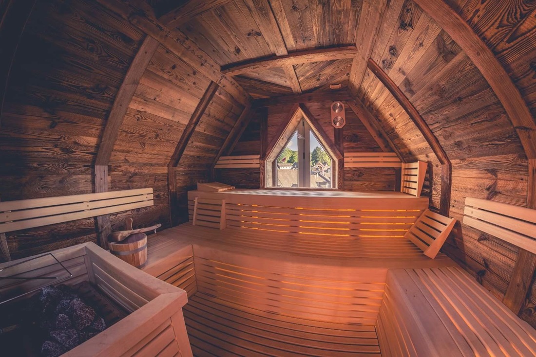 Sauna, Schwitzen in der finnischen Sauna.